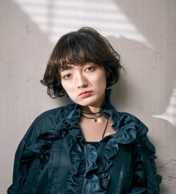 美容室のヘアカタログとスタイル写真を管理するSalotyのイメージ（カーリーボブ）
